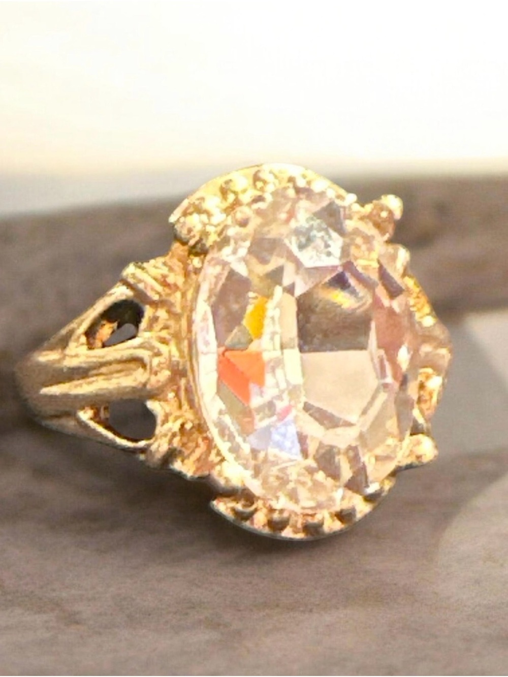 Gold-Tone Vintage Style Oval Crystal Ring - Pink Crystal
Size 8.5
742